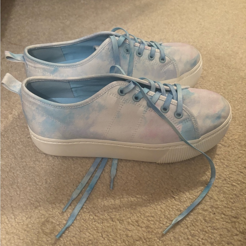 Platform sneakers